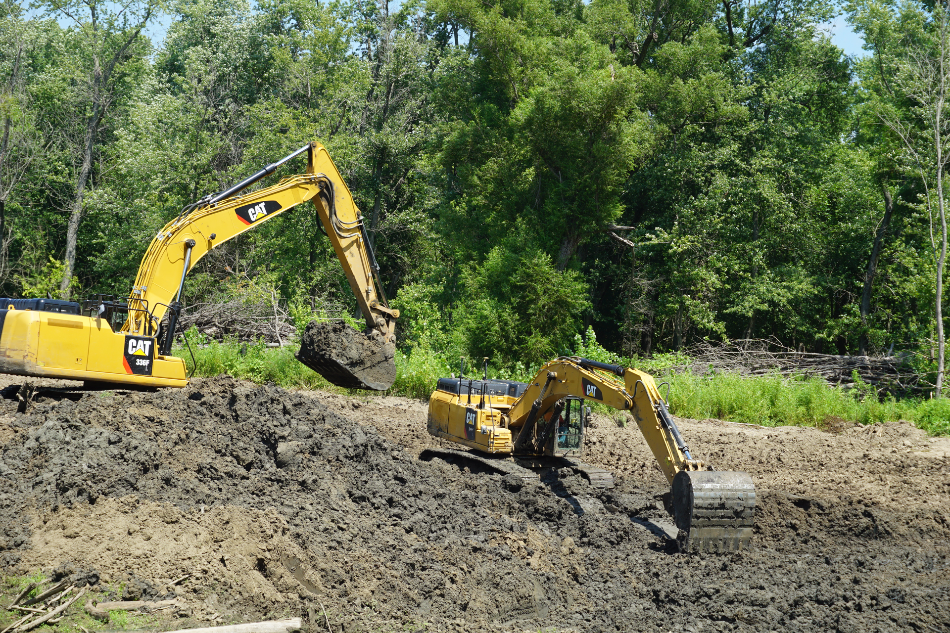 Tandem excavators at work on a $4 million U.S. Army Corps of Engineer job along the Ohio River.
